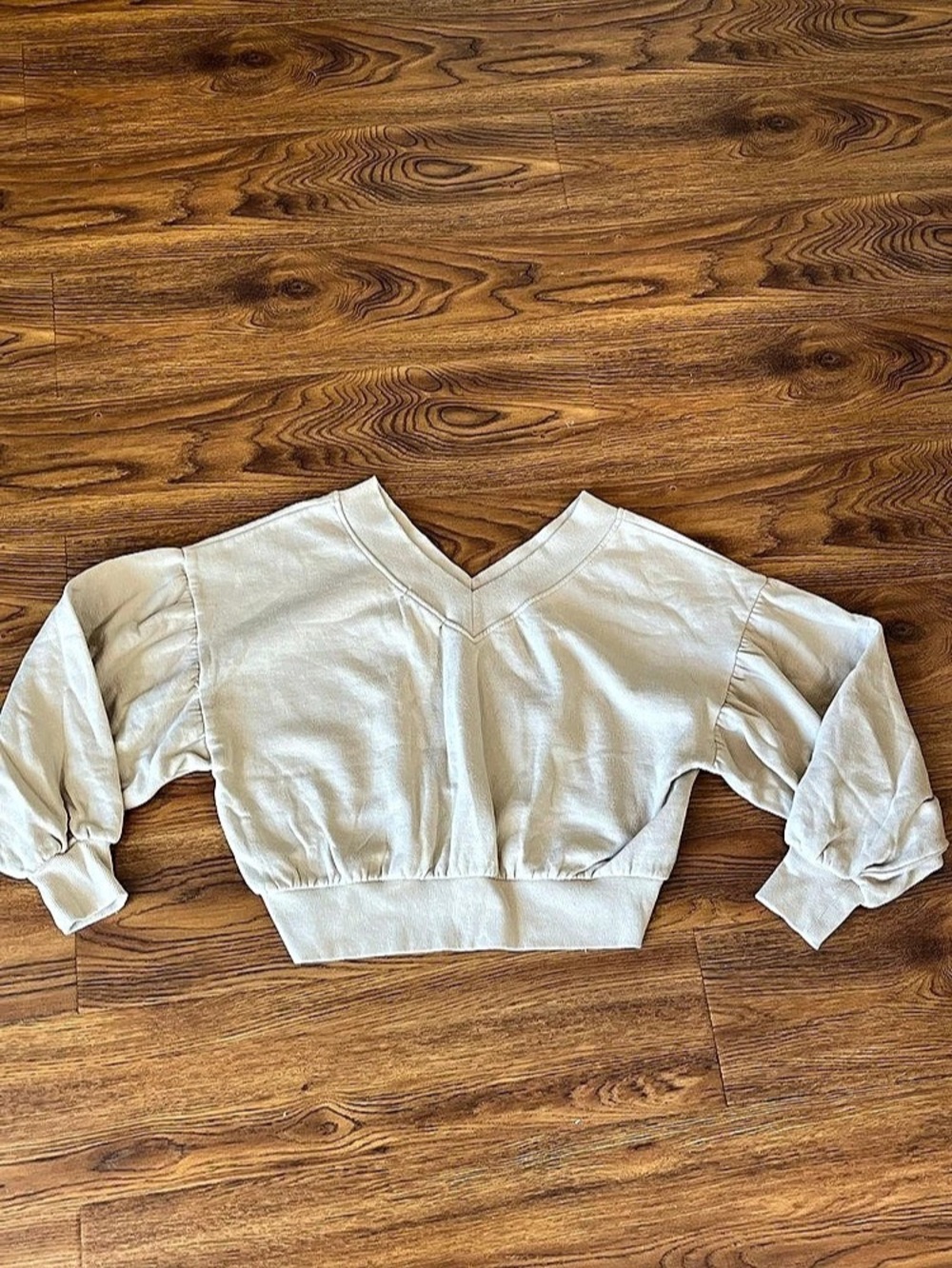 Forever 21 Cropped V-Neck Puff Sleeve Top in Cream Size Small Like New